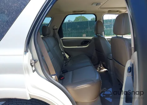 2004 Ford Escape Limited z USA, uszkodzony, nr VIN 1FMCU04174KA97935